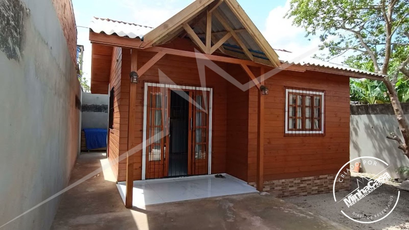 POP 1.3 de 34,35m² — Fachada principal real construída POP 1.3 de 34,35m² pré-fabricado em madeira pinus autoclave — fachada principal real construída