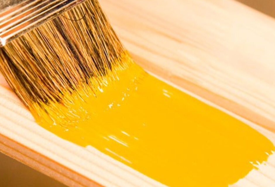 Casa de madeira, aconchego natural que abraça a alma do lar.