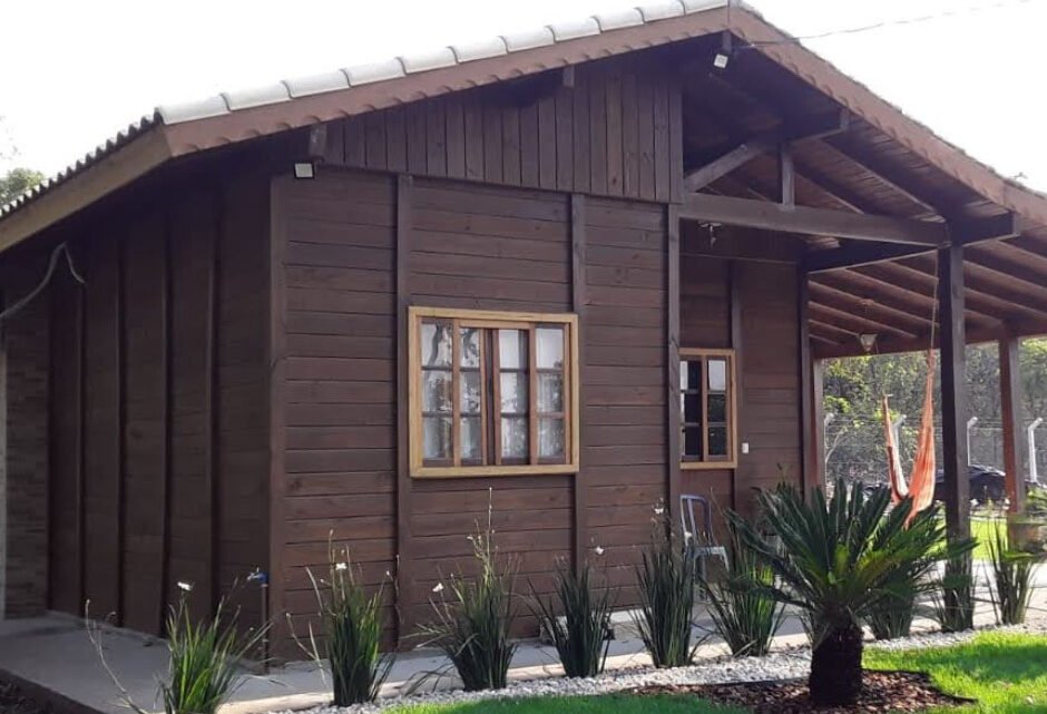 Casa de madeira, harmonia entre o conforto e a natureza.