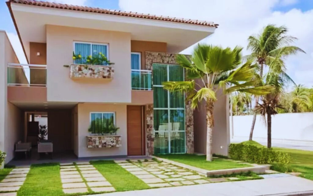 A casa convencional, o lar tradicional que acolhe famílias com amor.