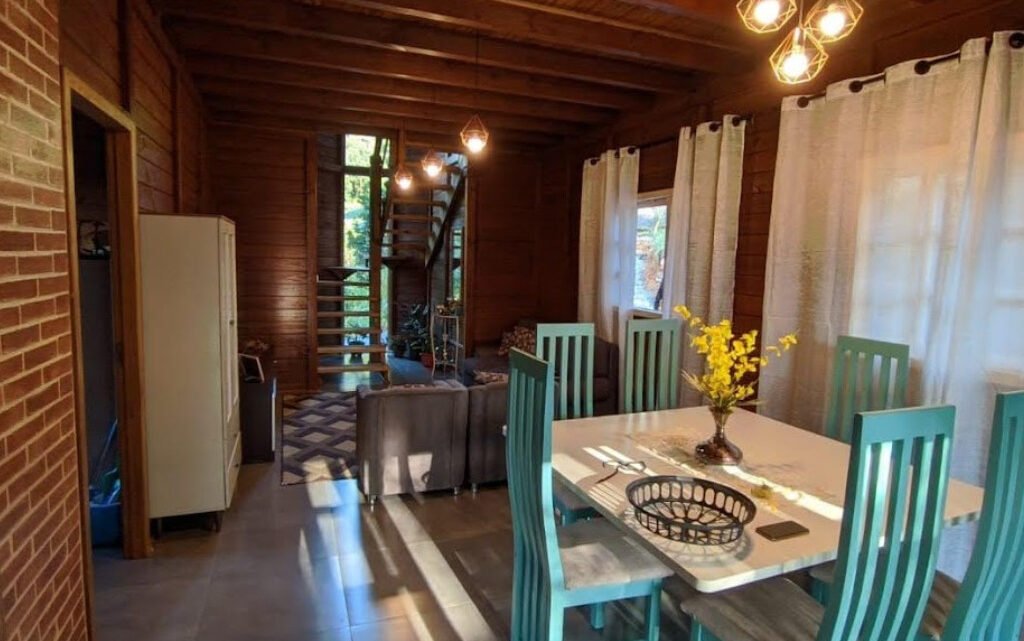 A casa, onde os sonhos ganham vida e memórias florescem.