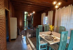 A casa, onde os sonhos ganham vida e memórias florescem.