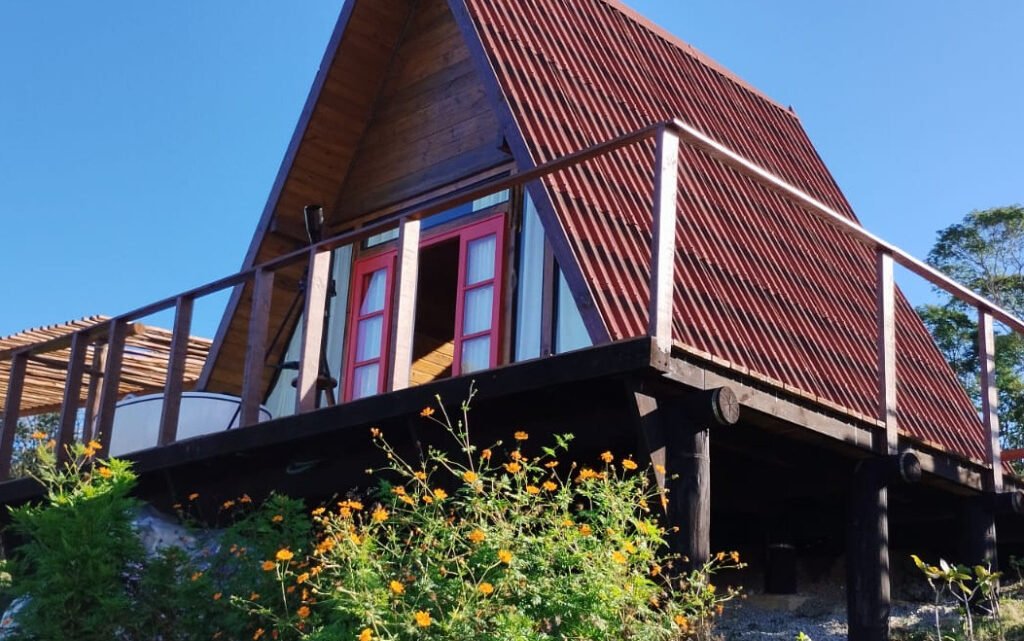 O chalé, um abrigo de sonhos onde a tranquilidade se encontra.