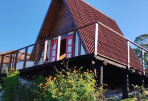 O chalé, um abrigo de sonhos onde a tranquilidade se encontra.