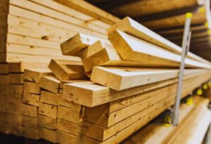 O Pinus Autoclavado, a madeira tratada que une beleza e durabilidade.