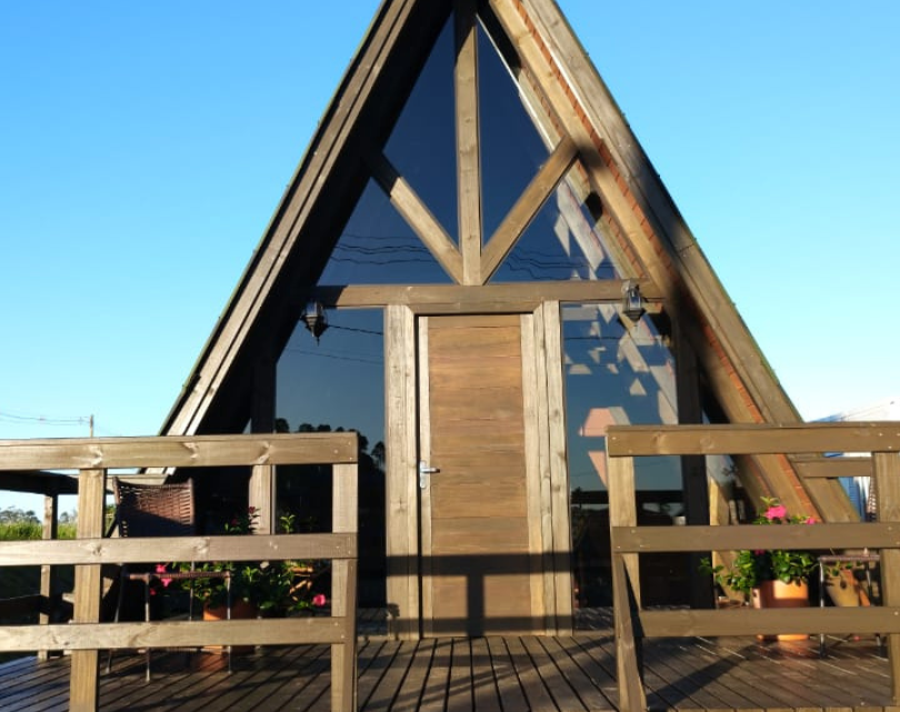 Chalés, o refúgio encantador onde a tranquilidade encontra morada.