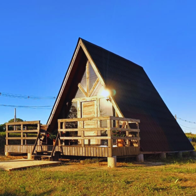 Chalé pré-fabricado, aconchego moderno que transforma sonhos em realidade habitável.