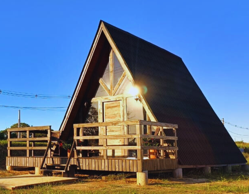 Chalé pré-fabricado, aconchego moderno que transforma sonhos em realidade habitável.