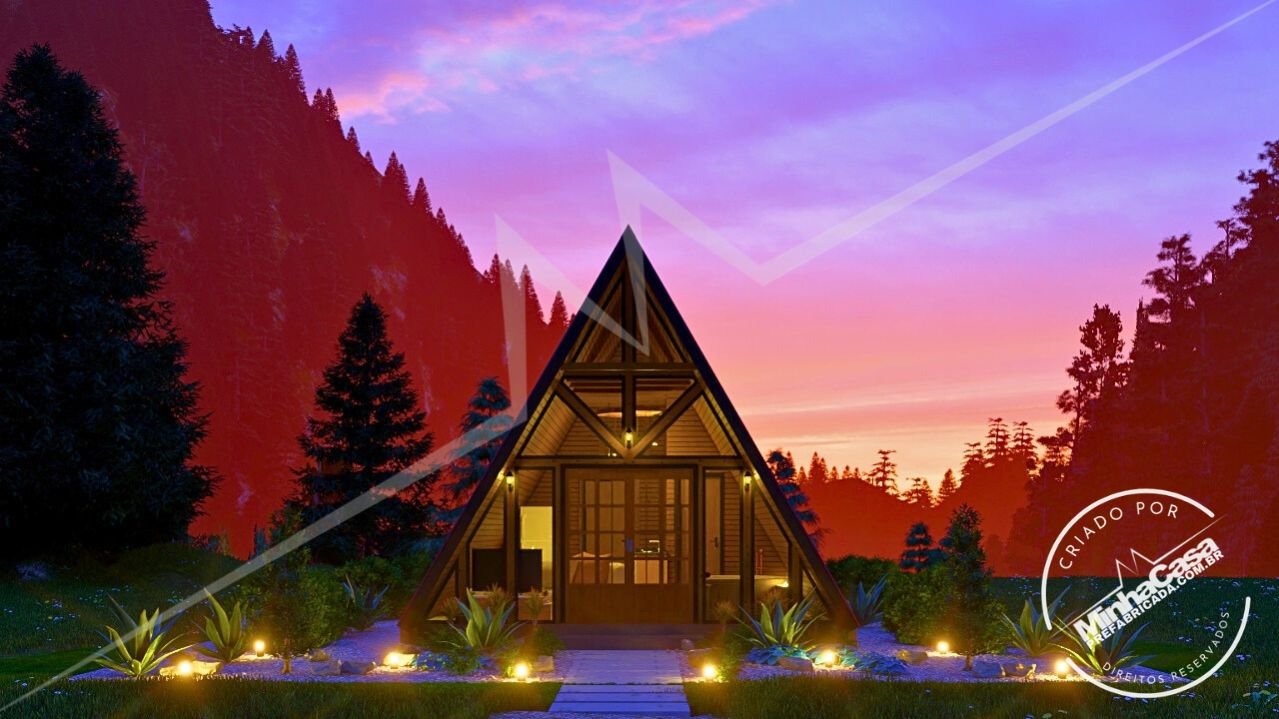 Chalé A‑Frame 1.1 (48 m²) em Madeira Pinus Autoclave à Noite Chalé pré-fabricado A‑Frame 1.1 à noite, com iluminação interna acolhedora e estrutura em pinus autoclave.